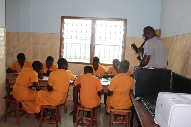 lespensionnairesducm1etcm2enpleinelecture1.jpg